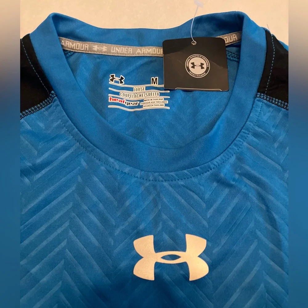 NWT Under Armour Vibrant Blue Performance Top - Picture 3 of 4